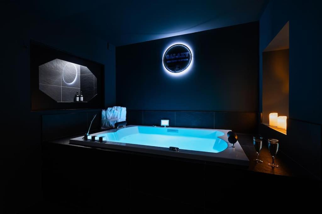 Appartement Galaxy La Tete Dans Les Etoiles à Riom Extérieur photo