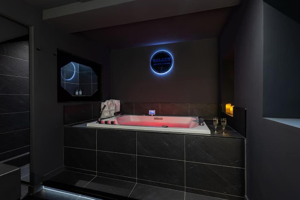 Appartement Galaxy La Tete Dans Les Etoiles à Riom Extérieur photo